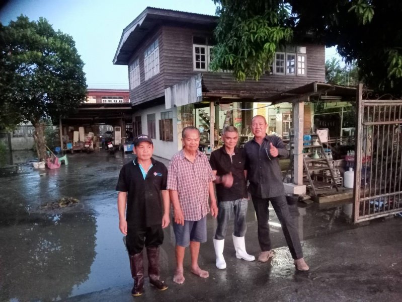 เทศบาลตำบลปักธงชัยออกช่วยเหลือผู้ได้รับความเดือดร้อนจากเหตุน้ำท่วมขังระบายไม่ทัน บ้านขอนขว้าง ม. 9 และ บ้านโรงนา ม.5 ต.เมืองปัก