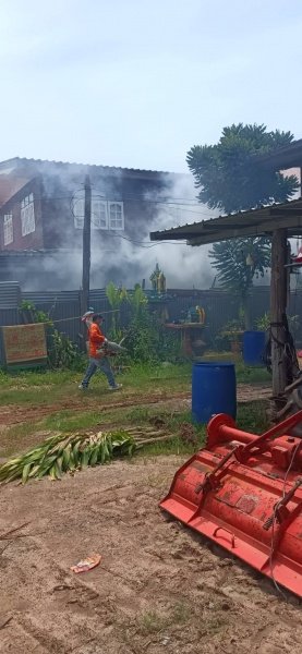 กองสาธารณสุขและสิ่งแวดล้อม เทศบาลตำบลปักธงชัย ออกพ่นหมอกควัน เพื่อกำจัดยุงลายพาหะนำโรคไข้เลือดออกให้กับประชาชนในพื้นที่