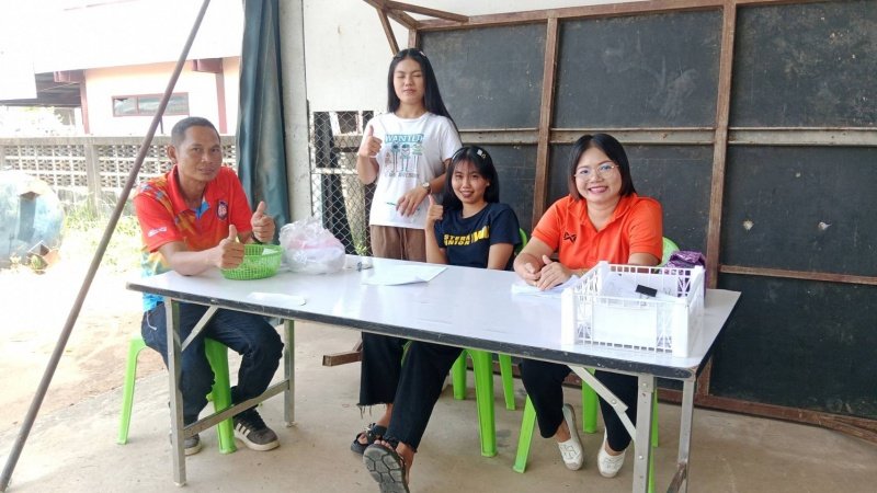 งานพัฒนาชุมชน สำนักปลัดเทศบาล และ กองสาธารณสุขและสิ่งแวดล้อม เทศบาลตำบลปักธงชัย ออกหน่วยบริการเคลื่อนที่จ่ายเบี้ยยังชีพและบริการจัดเก็บค่าบริการเก็บขนขยะ