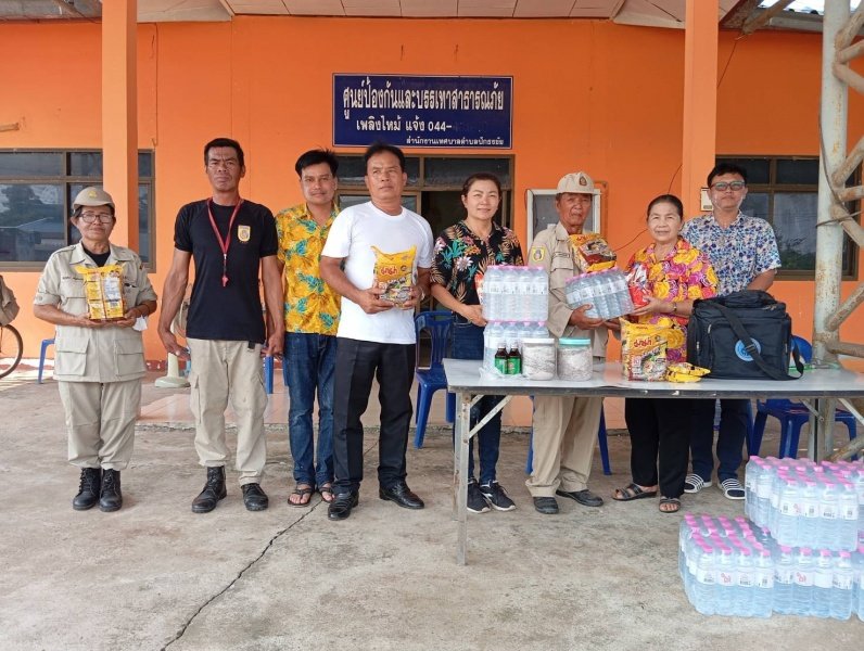 เทศบาลตำบลปักธงชัยตั้งจุดบริการประชาชน (ด่านชุมชน) ช่วงเทศกาลปีใหม่ 2567 วันที่ 11 เมษายน 2566 - 17 เมษายน 2567 เพื่อดูแลความปลอดภัยให้กับประชาชนในพื้นที่และผู้ใช้รถใช้ถนนชีวิตวิถีใหม่ ขับขี่อย่างปลอดภัย ไร้อุบัติเหตุ