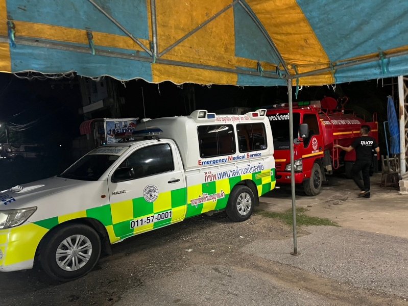 เทศบาลตำบลปักธงชัยตั้งจุดบริการประชาชน (ด่านชุมชน) ช่วงเทศกาลปีใหม่ 2567 วันที่ 11 เมษายน 2566 - 17 เมษายน 2567 เพื่อดูแลความปลอดภัยให้กับประชาชนในพื้นที่และผู้ใช้รถใช้ถนนชีวิตวิถีใหม่ ขับขี่อย่างปลอดภัย ไร้อุบัติเหตุ