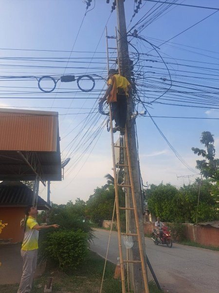 กองช่าง เทศบาลตำบลปักธงชัย ซ่อมแซมไฟฟ้าสาธารณะ เพื่อแก้ไขปัญหาความเดือดร้อน ลดการเกิดอุบัติเหตุ ป้องกันเหตุร้ายในพื้นที่เทศบาลตำบลปักธงชัย ประจำเดือนมกราคม – มีนาคม 2567