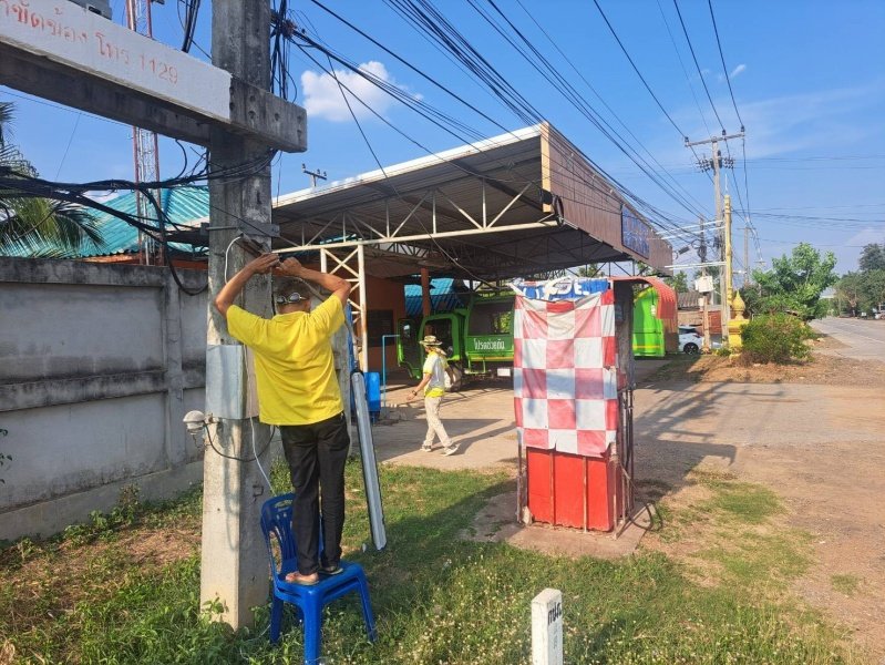 กองช่าง เทศบาลตำบลปักธงชัย ซ่อมแซมไฟฟ้าสาธารณะ เพื่อแก้ไขปัญหาความเดือดร้อน ลดการเกิดอุบัติเหตุ ป้องกันเหตุร้ายในพื้นที่เทศบาลตำบลปักธงชัย ประจำเดือนมกราคม – มีนาคม 2567