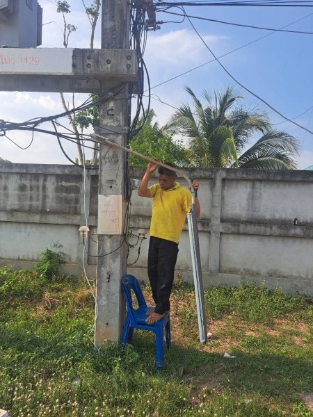 กองช่าง เทศบาลตำบลปักธงชัย ซ่อมแซมไฟฟ้าสาธารณะ เพื่อแก้ไขปัญหาความเดือดร้อน ลดการเกิดอุบัติเหตุ ป้องกันเหตุร้ายในพื้นที่เทศบาลตำบลปักธงชัย ประจำเดือนมกราคม – มีนาคม 2567