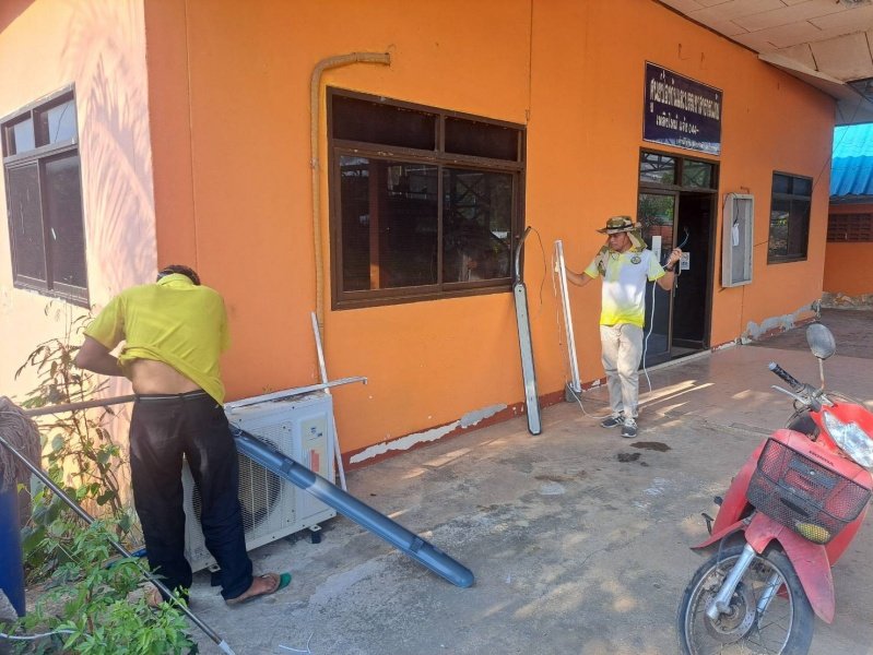 กองช่าง เทศบาลตำบลปักธงชัย ซ่อมแซมไฟฟ้าสาธารณะ เพื่อแก้ไขปัญหาความเดือดร้อน ลดการเกิดอุบัติเหตุ ป้องกันเหตุร้ายในพื้นที่เทศบาลตำบลปักธงชัย ประจำเดือนมกราคม – มีนาคม 2567