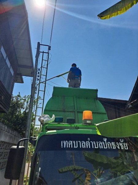 กองช่าง เทศบาลตำบลปักธงชัย ดำเนินการซ่อมแซมไฟฟ้าสาธารณะเพื่อแก้ไขปัญหาความเดือดร้อน ลดการเกิดอุบัติเหตุ ป้องกันเหตุร้ายในพื้นทีเทศบาลตำบลปักธงชัย ช่วงเดือนกรกฎาคม – กันยายน 2565