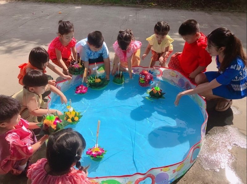 ศูนย์พัฒนาเด็กเล็กเทศบาลตำบลปักธงชัย จัดกิจกรรมวันลอยกระทงเพื่อให้เด็กได้รู้จักและรักษาสืบสานประเพณีอันดีงามของไทย วันที่ 8 พฤศจิกายน 2565 ณ ศูนย์พัฒนาเด็กเล็กเทศบาลตำบลปักธงชัย