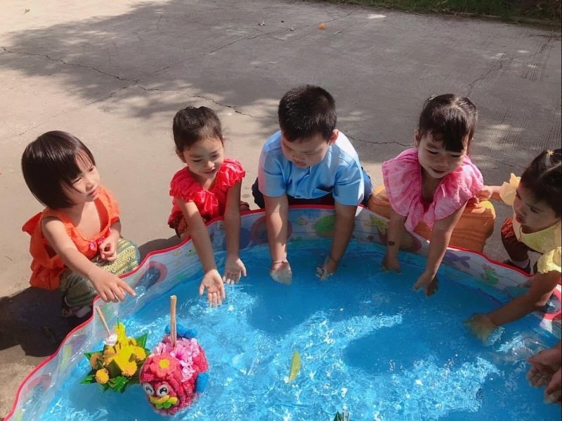 ศูนย์พัฒนาเด็กเล็กเทศบาลตำบลปักธงชัย จัดกิจกรรมวันลอยกระทงเพื่อให้เด็กได้รู้จักและรักษาสืบสานประเพณีอันดีงามของไทย วันที่ 8 พฤศจิกายน 2565 ณ ศูนย์พัฒนาเด็กเล็กเทศบาลตำบลปักธงชัย