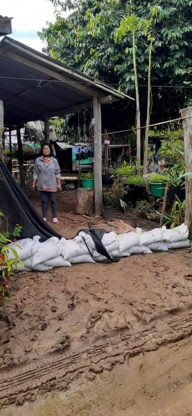 เทศบาลตำบลปักธงชัย โดยงานป้องกันและบรรเทาสาธารณภัย มอบถุงทรายเพื่อช่วยเหลือผู้ประสบภัยนำ้ท่วม ช่วงเดือนตุลาคม - เดือนธันวาคม 2565