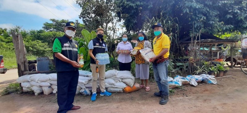 เทศบาลตำบลปักธงชัย โดยงานป้องกันและบรรเทาสาธารณภัย มอบถุงทรายเพื่อช่วยเหลือผู้ประสบภัยนำ้ท่วม ช่วงเดือนตุลาคม - เดือนธันวาคม 2565