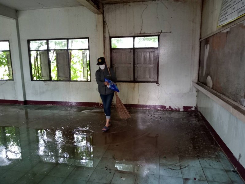 เทศบาลตำบลปักธงชัย เตรียมสถานที่ศูนย์แยกกักตัวในชุมชน Community Isolation (CI) ประจำปี พ.ศ. 2564 ณ โรงเรียนโพธิ์ทอง บ้านโรงนา ตำบลเมืองปัก อำเภอปักธงชัย จังหวัดนครราชสีมา