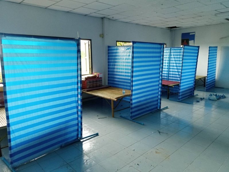 เทศบาลตำบลปักธงชัย เตรียมสถานที่ศูนย์แยกกักตัวในชุมชน Community Isolation (CI) ประจำปี พ.ศ. 2564 ณ โรงเรียนโพธิ์ทอง บ้านโรงนา ตำบลเมืองปัก อำเภอปักธงชัย จังหวัดนครราชสีมา