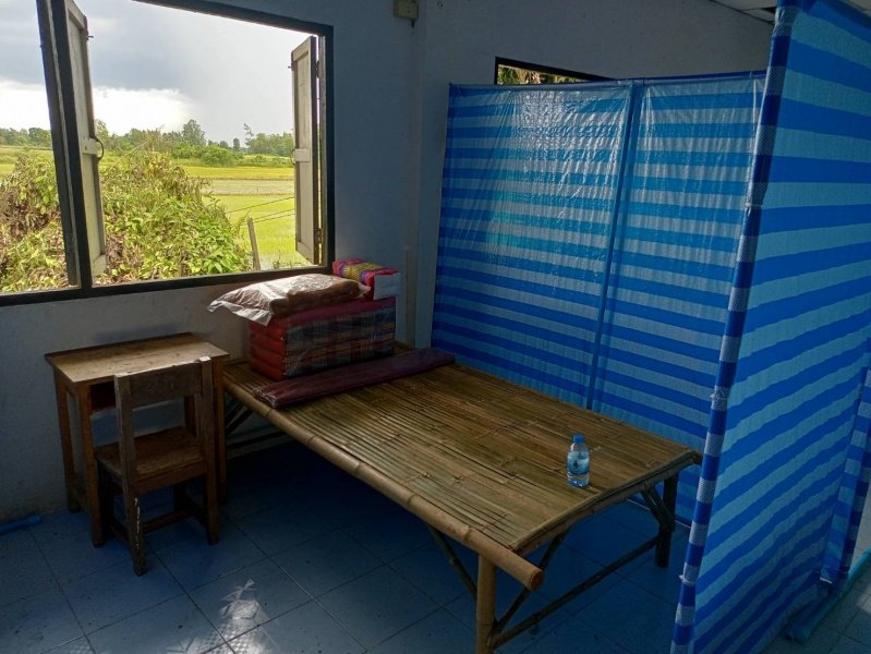 เทศบาลตำบลปักธงชัย เตรียมสถานที่ศูนย์แยกกักตัวในชุมชน Community Isolation (CI) ประจำปี พ.ศ. 2564 ณ โรงเรียนโพธิ์ทอง บ้านโรงนา ตำบลเมืองปัก อำเภอปักธงชัย จังหวัดนครราชสีมา