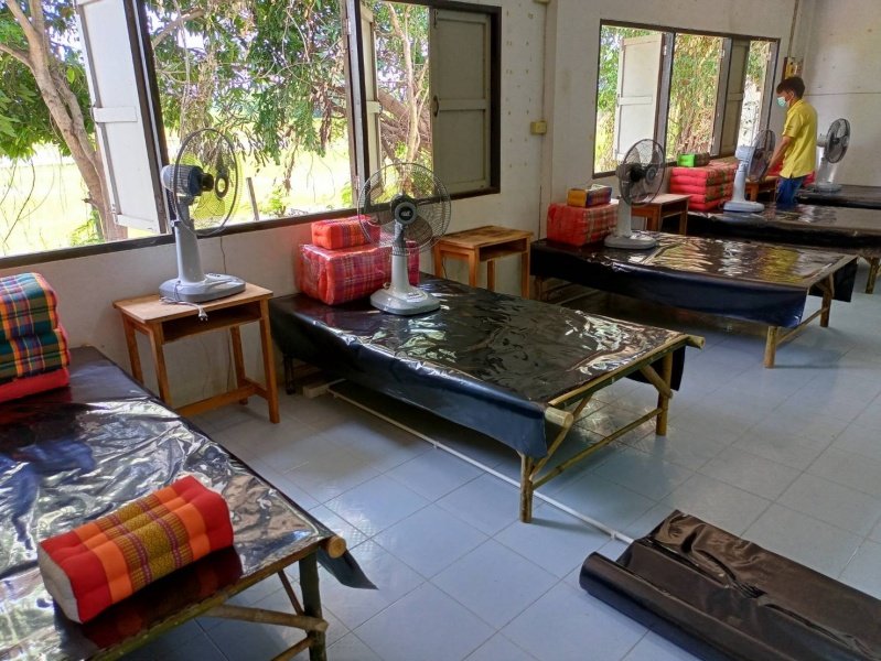 เทศบาลตำบลปักธงชัย เตรียมสถานที่ศูนย์แยกกักตัวในชุมชน Community Isolation (CI) ประจำปี พ.ศ. 2564 ณ โรงเรียนโพธิ์ทอง บ้านโรงนา ตำบลเมืองปัก อำเภอปักธงชัย จังหวัดนครราชสีมา