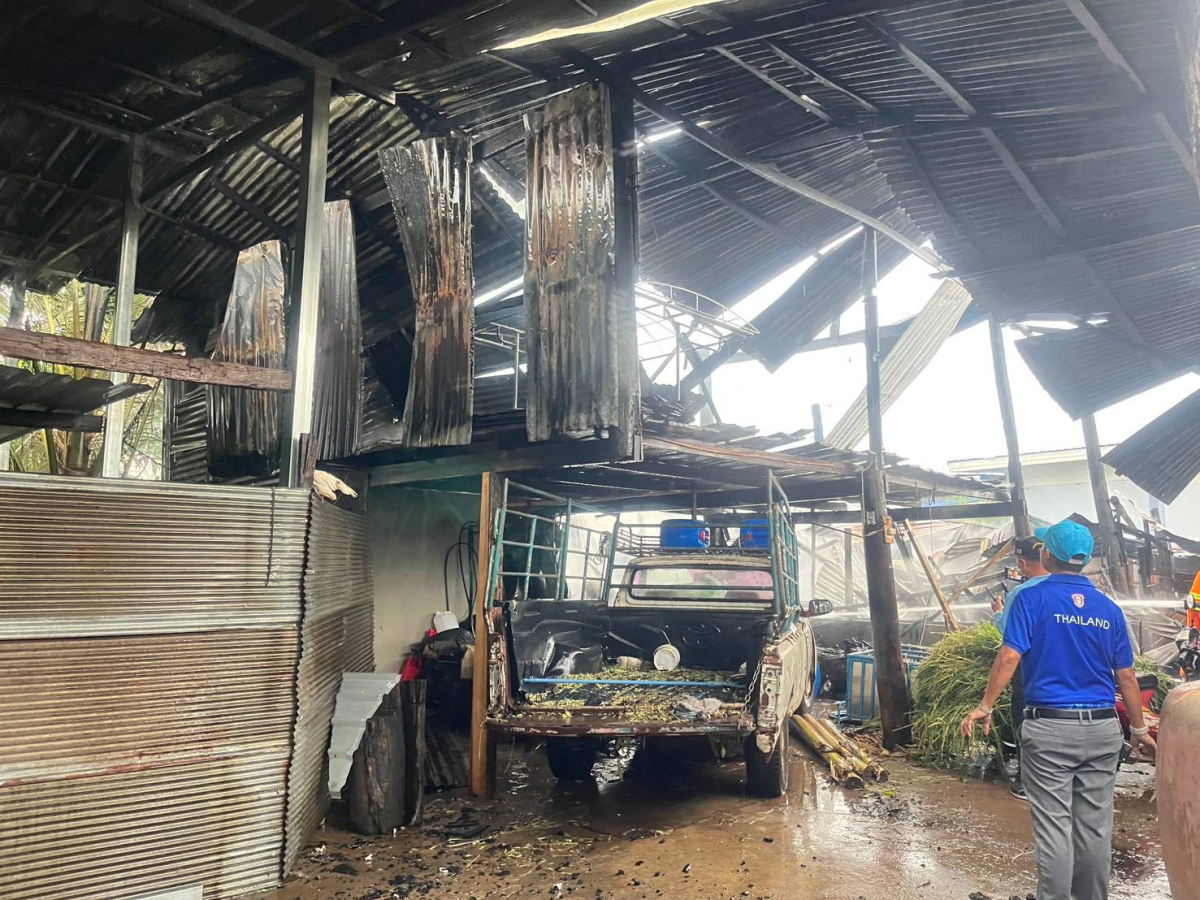 พิธีรับมอบสิ่งของในการดำรงชีพเบื้องต้นเพื่อบรรเทาความเดือดร้อนเฉพาะหน้า  แก่นางสาวทองสุข จอมจะโปะ ผู้ประสบอัคคีภัยบ้านเรือนได้รับความเสียหายทั้งหลัง