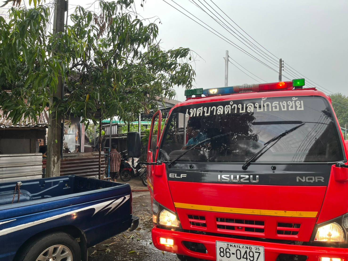 พิธีรับมอบสิ่งของในการดำรงชีพเบื้องต้นเพื่อบรรเทาความเดือดร้อนเฉพาะหน้า  แก่นางสาวทองสุข จอมจะโปะ ผู้ประสบอัคคีภัยบ้านเรือนได้รับความเสียหายทั้งหลัง