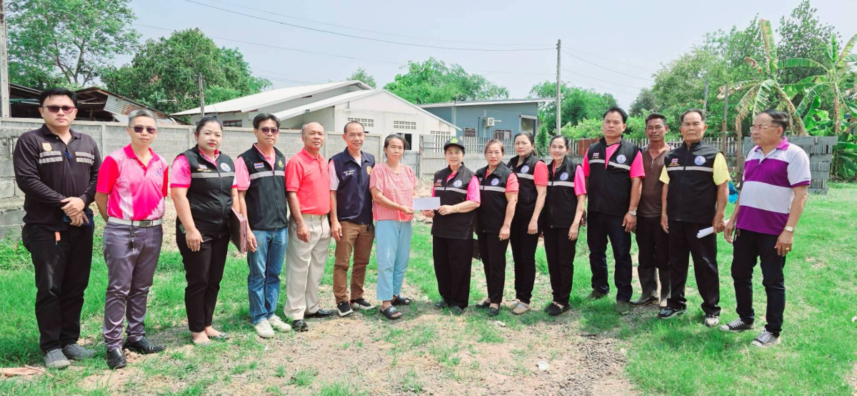 พิธีรับมอบสิ่งของในการดำรงชีพเบื้องต้นเพื่อบรรเทาความเดือดร้อนเฉพาะหน้า  แก่นางสาวทองสุข จอมจะโปะ ผู้ประสบอัคคีภัยบ้านเรือนได้รับความเสียหายทั้งหลัง