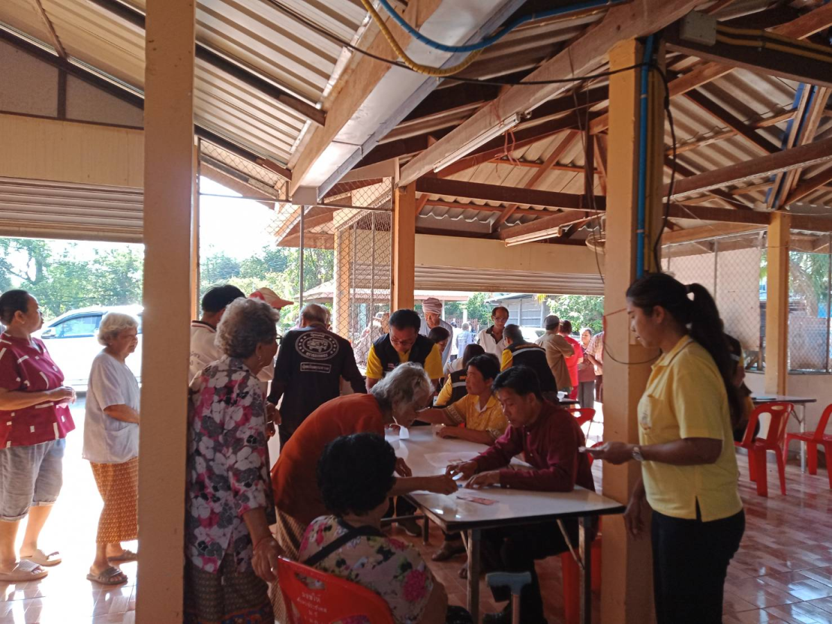 เทศบาลตำบลปักธงชัย ออกจ่ายเบี้ยยังชีพผู้สูงอายุ ผู้พิการ ผู้ป่วยฯ และบริการจัดเก็บค่าธรรมเนียมการเก็บขนขยะ ประจำเดือนมีนาคม 2568