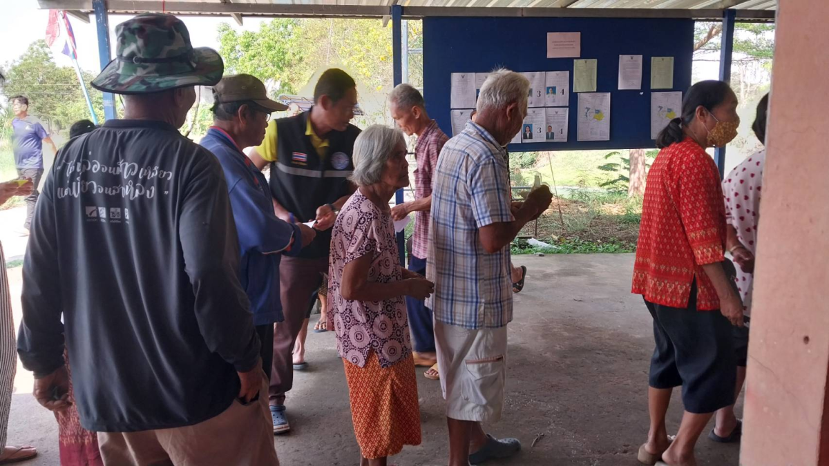 เทศบาลตำบลปักธงชัย ออกจ่ายเบี้ยยังชีพผู้สูงอายุ ผู้พิการ ผู้ป่วยฯ และบริการจัดเก็บค่าธรรมเนียมการเก็บขนขยะ ประจำเดือนมีนาคม 2568