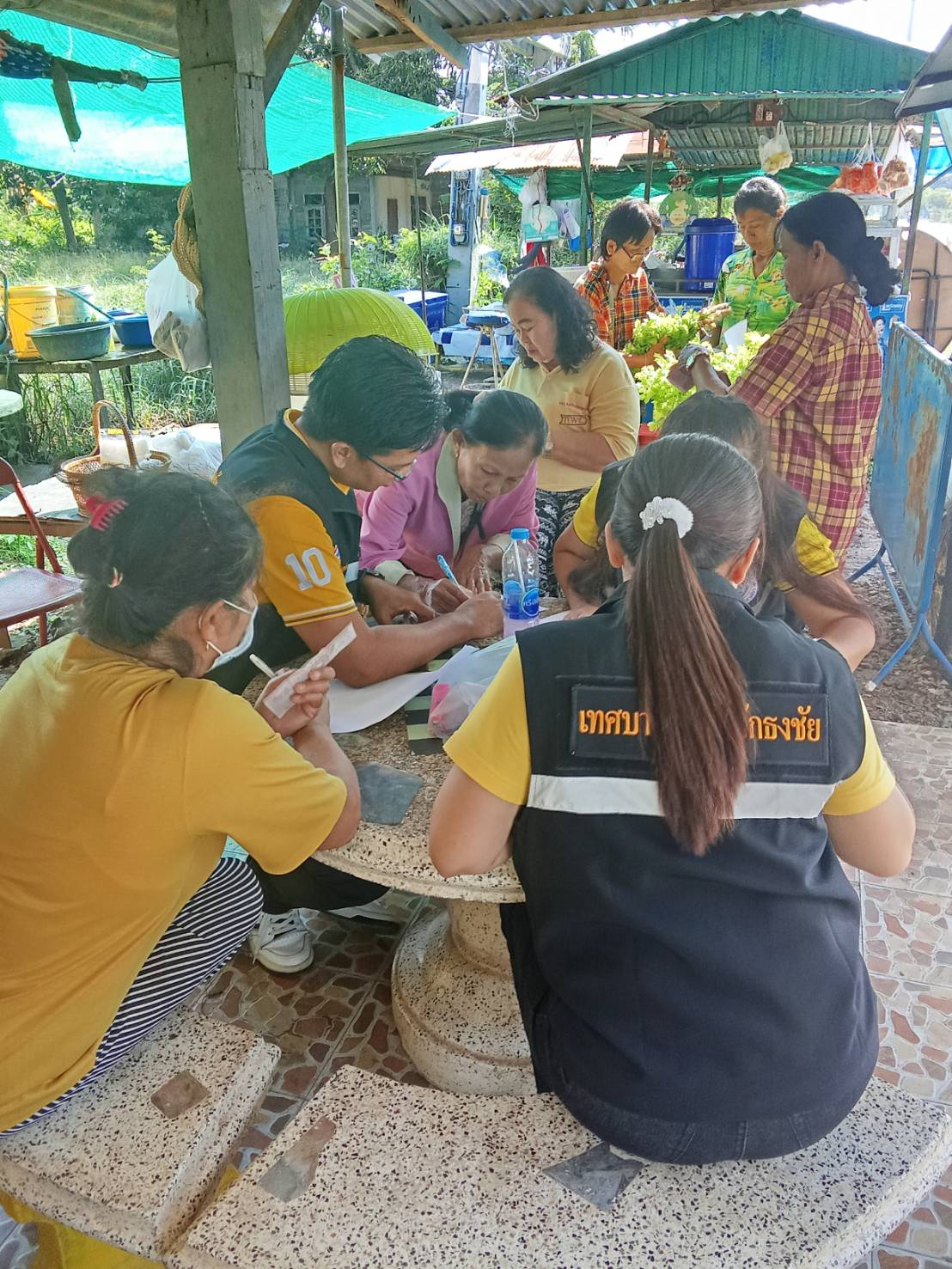 เทศบาลตำบลปักธงชัย ออกจ่ายเบี้ยยังชีพผู้สูงอายุ ผู้พิการ ผู้ป่วยฯ และบริการจัดเก็บค่าธรรมเนียมการเก็บขนขยะ ประจำเดือนมีนาคม 2568