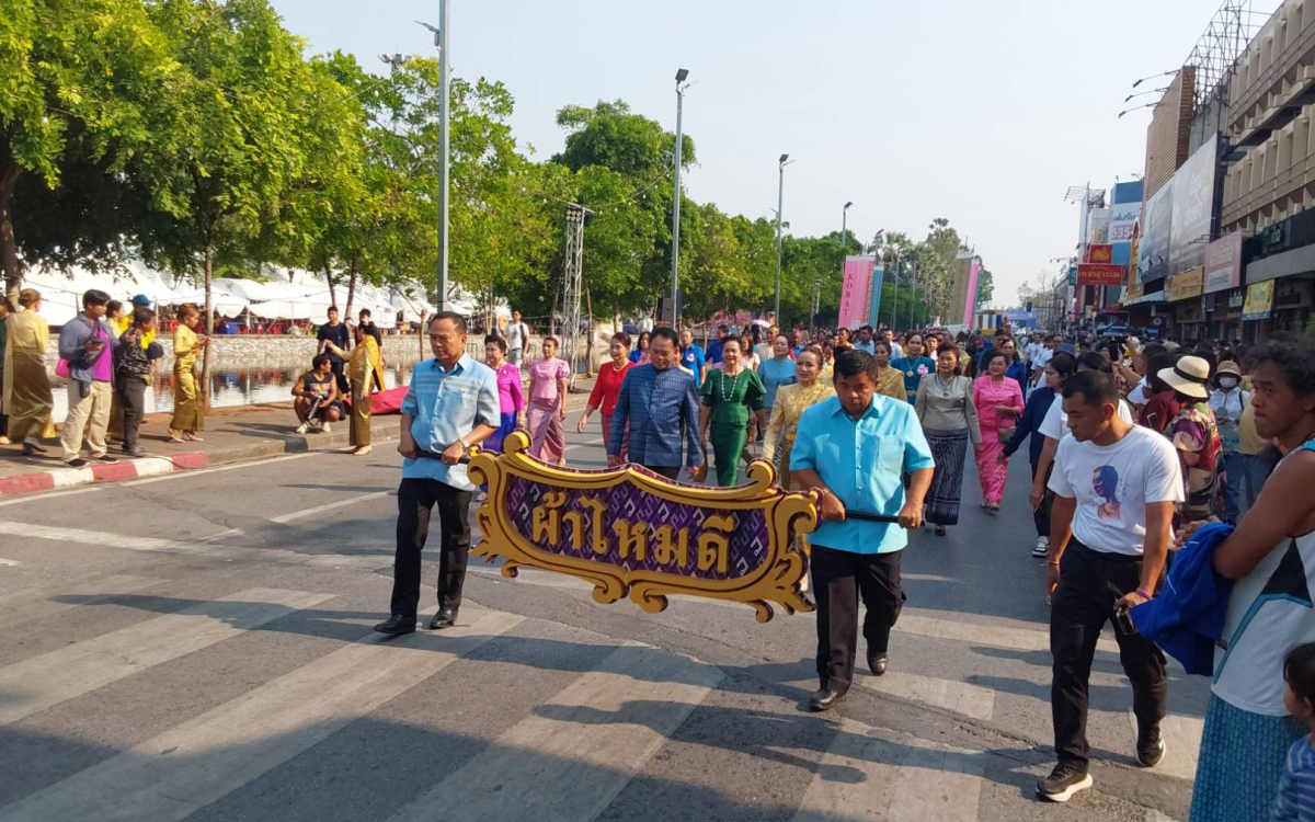 เทศบาลตำบลปักธงชัยร่วมกิจกรรมวิ่งคบไฟในพิธีเปิดงานฉลองวันแห่งชัยชนะท้าวสุรนารี ประจำปี 2568 วันอาทิตย์ที่ 23 มีนาคม 2568