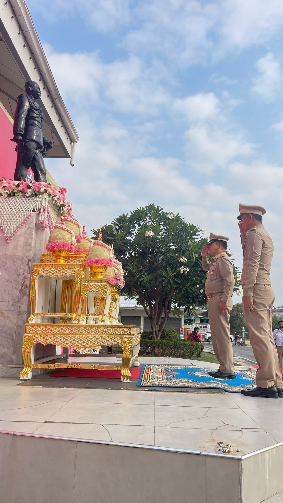 เทศบาลตำบลปักธงชัยร่วมพิธีถวายราชสักการะและกล่าวถวายราชสดุดี พระบาทสมเด็จพระจุลจอมเกล้าเจ้าอยู่หัว เนื่องในวันท้องถิ่นไทย ประจำปี 2568 ณ บริเวณลานพระบรมราชานุสาวรีย์ พระบาทสมเด็จพระจุลจอมเกล้าเจ้าอยู่หัว วันอังคารที่ 18 มีนาคม 2568