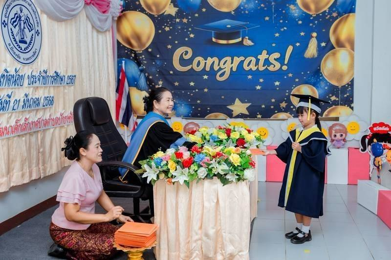 ศูนย์พัฒนาเด็กเล็กเทศบาลตำบลปักธงชัย จัดพิธีมอบวุฒิบัตรบัณฑิตน้อย ประจำปีการศึกษา 2567 วันที่ 21 มีนาคม 2568