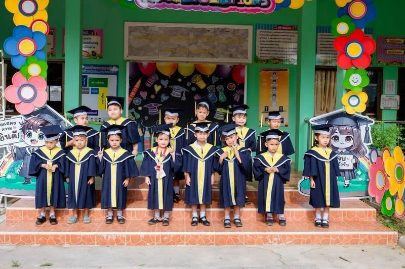 ศูนย์พัฒนาเด็กเล็กเทศบาลตำบลปักธงชัย จัดพิธีมอบวุฒิบัตรบัณฑิตน้อย ประจำปีการศึกษา 2567 วันที่ 21 มีนาคม 2568